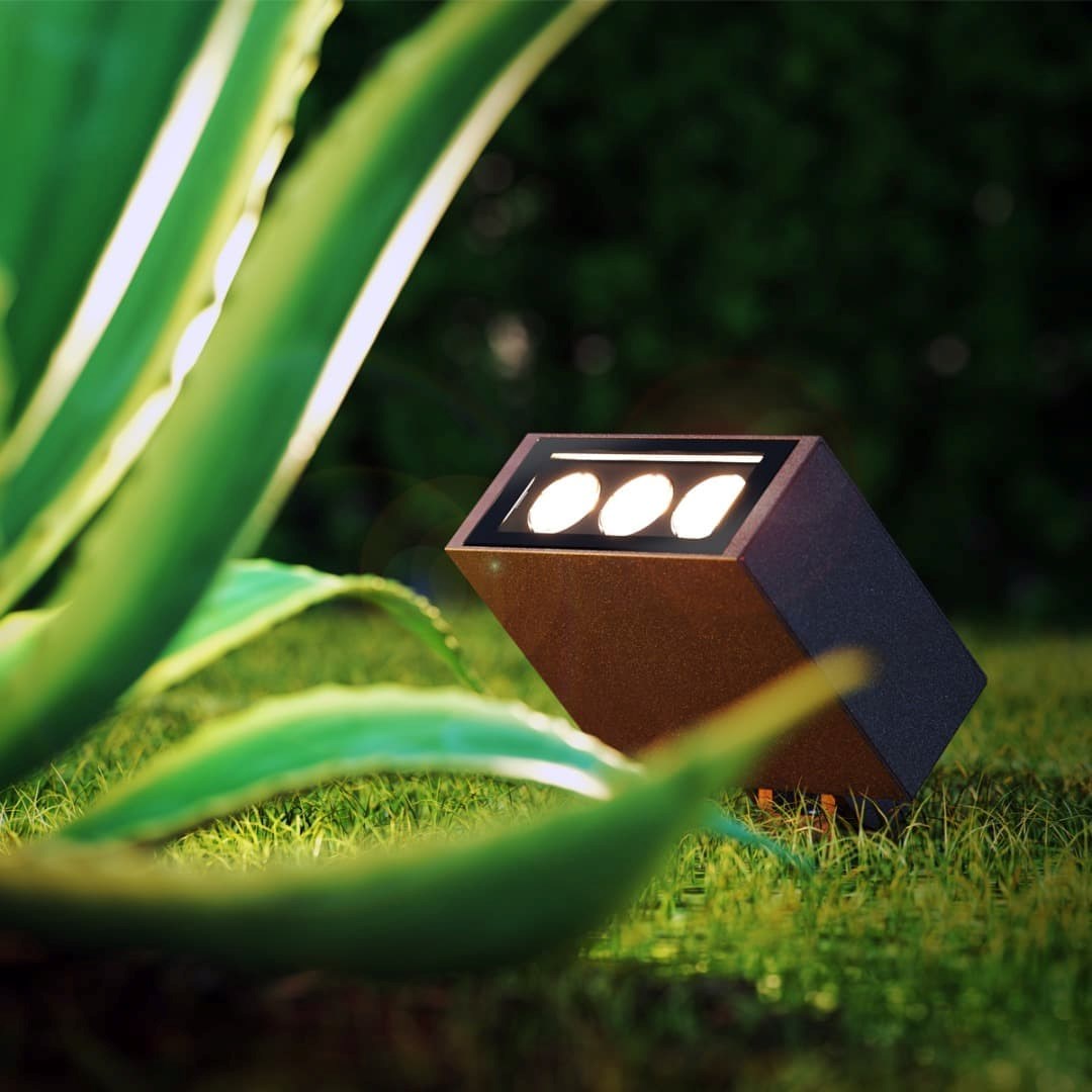 EDGE SPOT SPIKE - Outdoor Spot Light